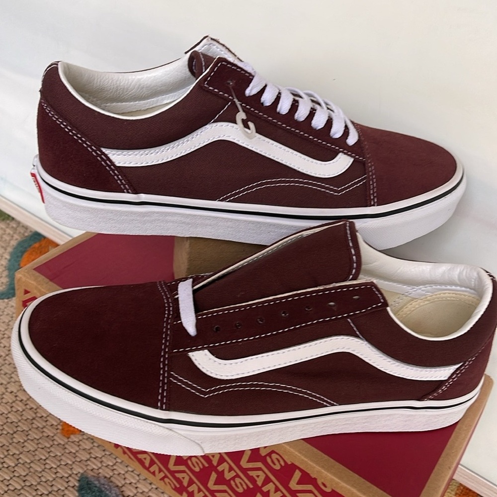 Vans Men’s Old Skool
Color Theory Bitter Chocolate 
VN0005UF7YO
Sneakers - Picture 12 of 16